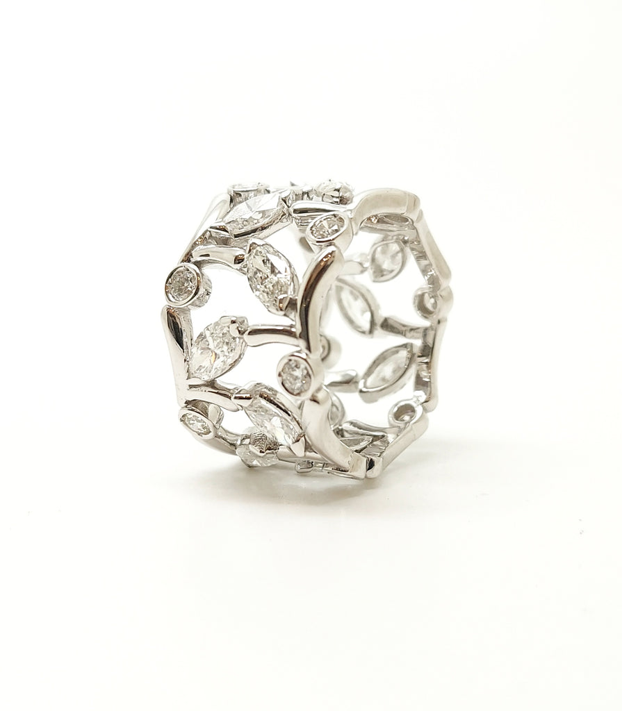 Olive Leaf Band Ring in White Gold with Diamonds
